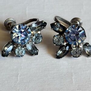 Vintage Blue Crystal Clip on Earrings Besutiful!! Multiple blue colors